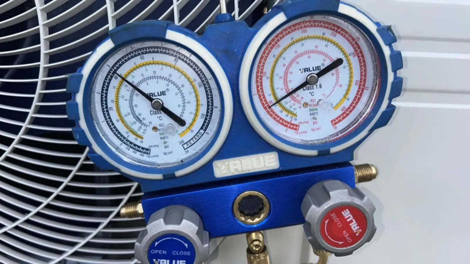 Manomètres de contrôle des pressions d’un circuit frigorifique